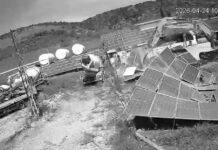 Nazi-sionistas destrozan paneles solares con excavadoras en una aldea del Líbano