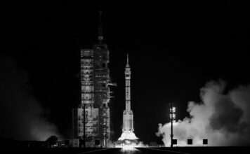 China lanza una misión tripulada a su estación espacial