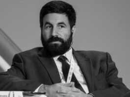 Un periodista estadounidense calificó el ataque de las Fuerzas Armadas de Ucrania contra una escuela profesional en la República Popular de Lugansk de «fascista» y «terrorista»