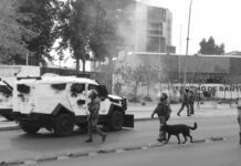 Reprimen en Chile a estudiantes durante paro nacional contra recortes sociales de Kast