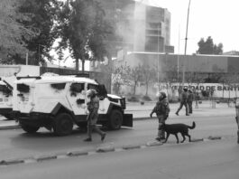 Reprimen en Chile a estudiantes durante paro nacional contra recortes sociales de Kast