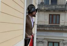 Abascal y VOX: La gran mentira de la España que madruga.