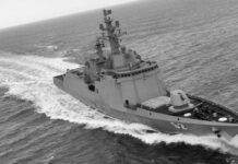 Kim Jong-un lleva a su hija a inspeccionar un poderoso buque de la Armada