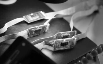 Rusia pone a la venta su primera máquina para fabricar chips de uso militar