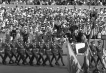 Militares fascistas en el desfile por el aniversario de la Revolución Francesa