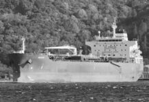 La Armada italiana aborda un petrolero ruso en aguas internacionales