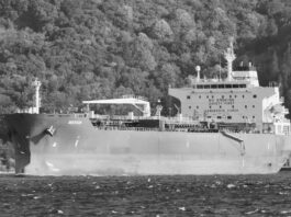 La Armada italiana aborda un petrolero ruso en aguas internacionales